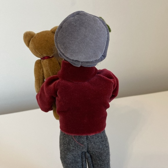 Limited Edition Byers' Choice Child with Teddy Bear - Picture 6 of 9